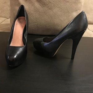 NWOB VINCE CAMUTO BLACK LEATHER PUMPS HEELS 8.5